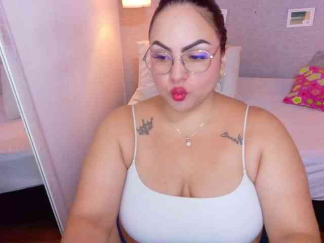 curvy-sexyvalen