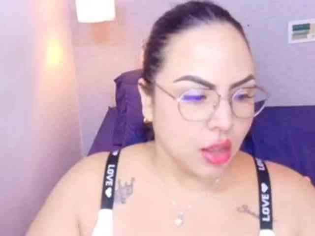 curvy-sexyvalen webcam