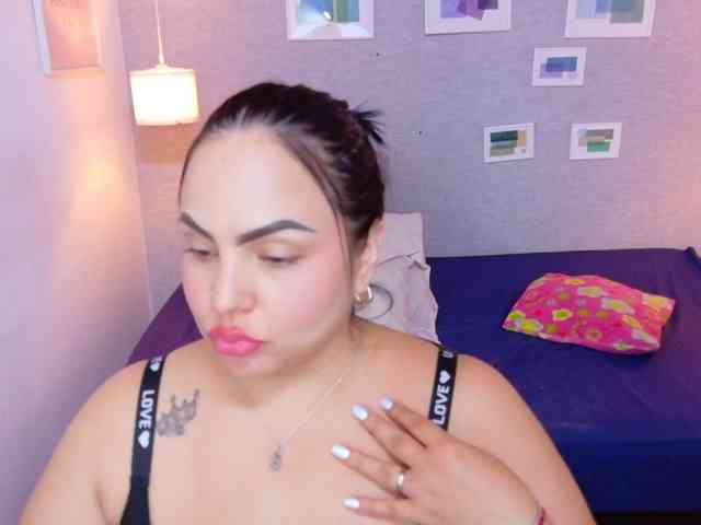 curvy-sexyvalen