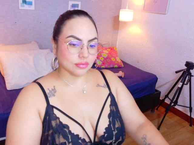 curvy-sexyvalen