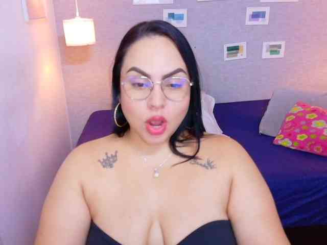 curvy-sexyvalen