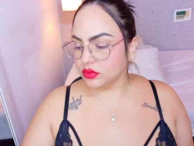 curvy-sexyvalen webcam