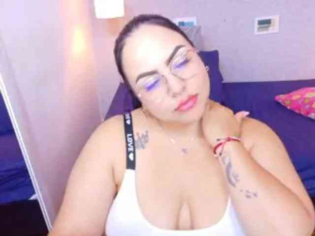 curvy-sexyvalen's live room