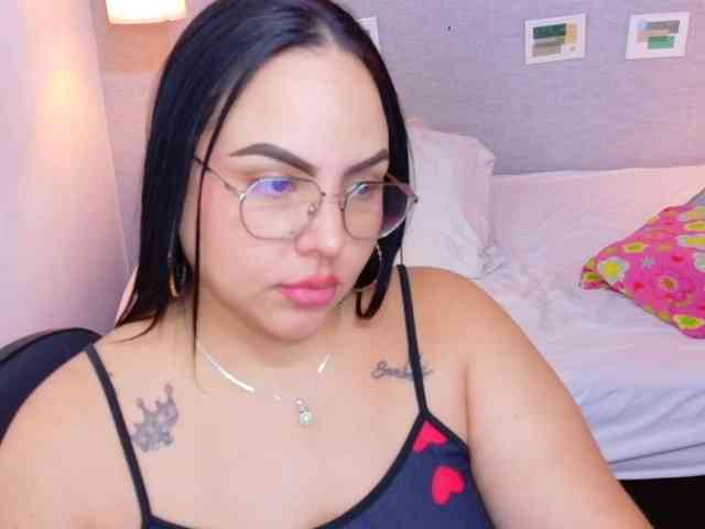 curvy-sexyvalen