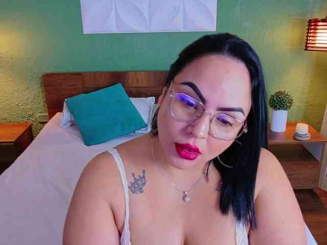 curvy-sexyvalen's webcam live show
