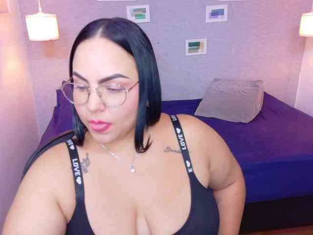 curvy-sexyvalen
