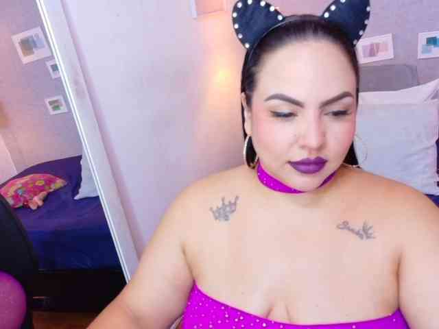 curvy-sexyvalen