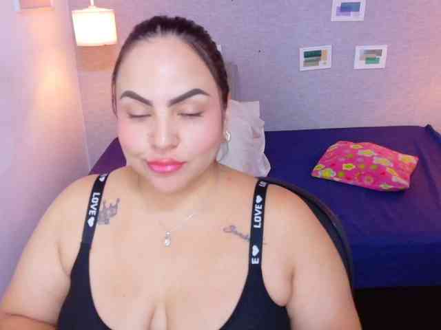curvy-sexyvalen