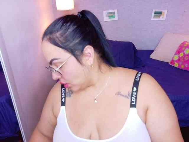 curvy-sexyvalen