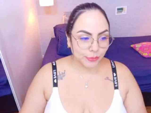 curvy-sexyvalen webcam