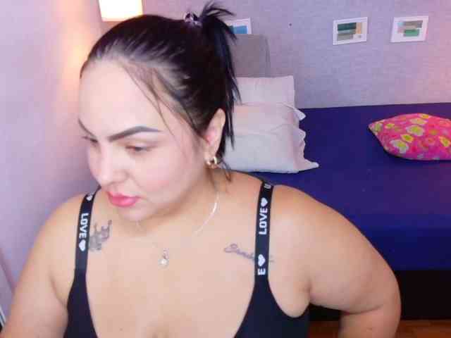curvy-sexyvalen webcam