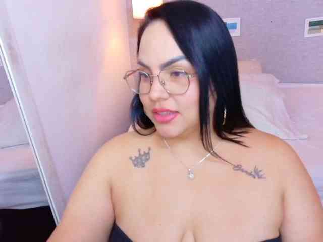 curvy-sexyvalen