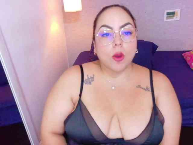 curvy-sexyvalen