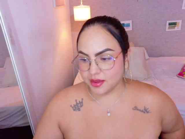 curvy-sexyvalen