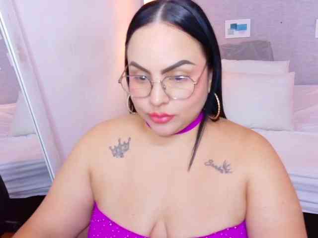 curvy-sexyvalen