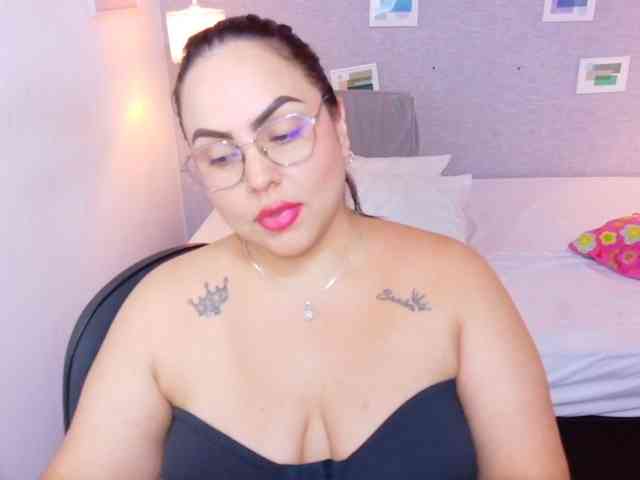 curvy-sexyvalen