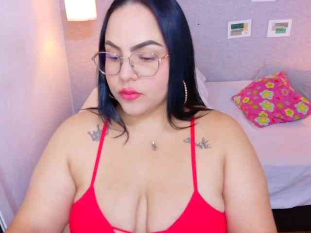 curvy-sexyvalen