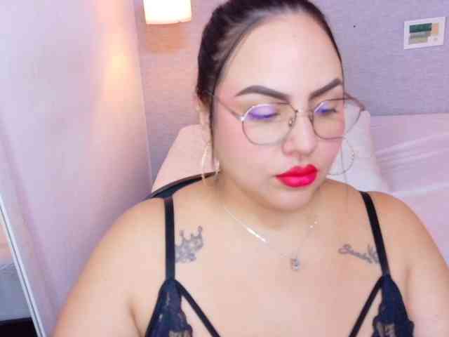 curvy-sexyvalen