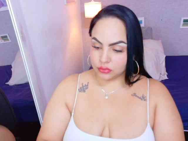 curvy-sexyvalen