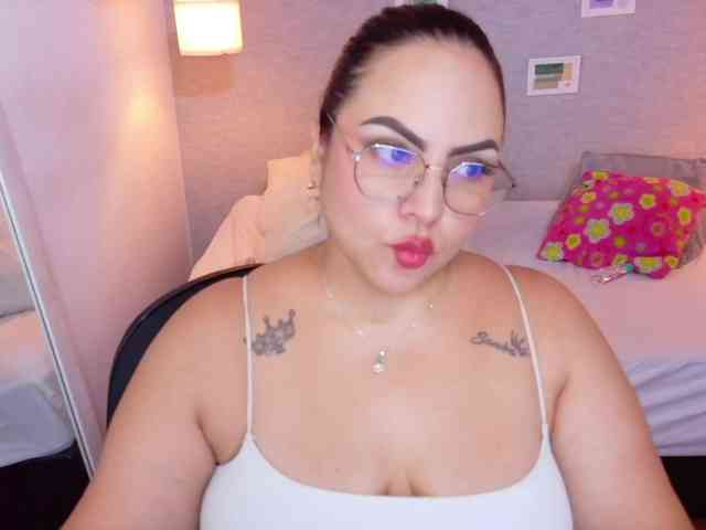 curvy-sexyvalen