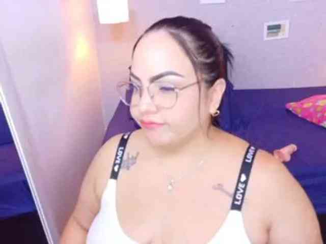 curvy-sexyvalen webcam