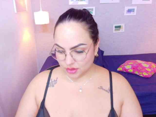 curvy-sexyvalen