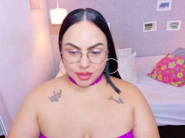 curvy-sexyvalen
