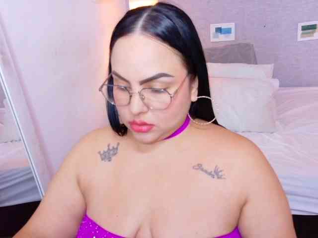 curvy-sexyvalen