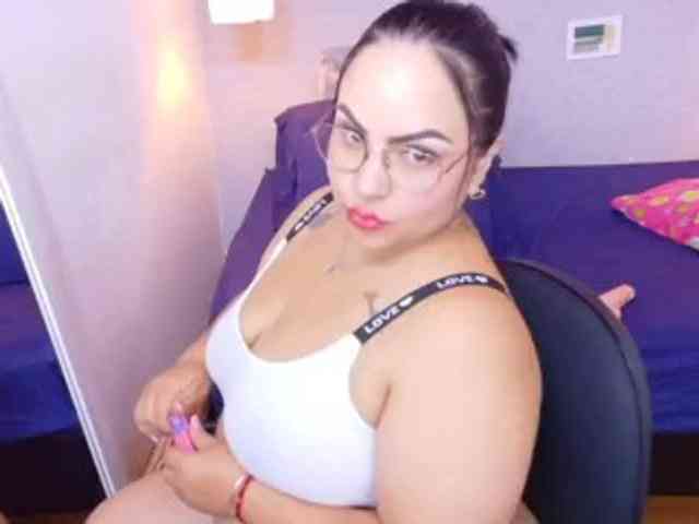 curvy-sexyvalen