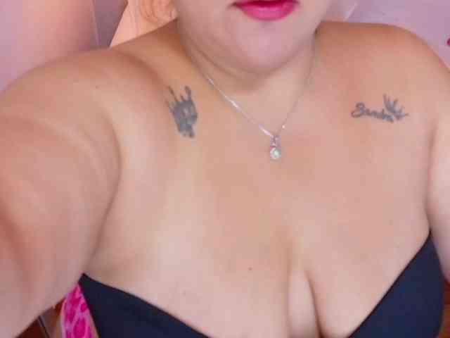 curvy-sexyvalen