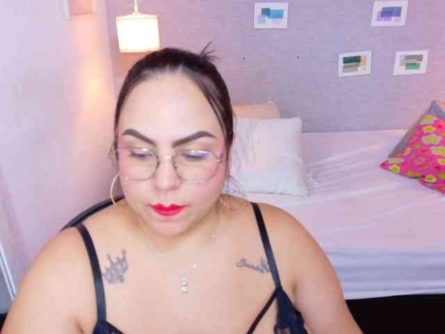 curvy-sexyvalen