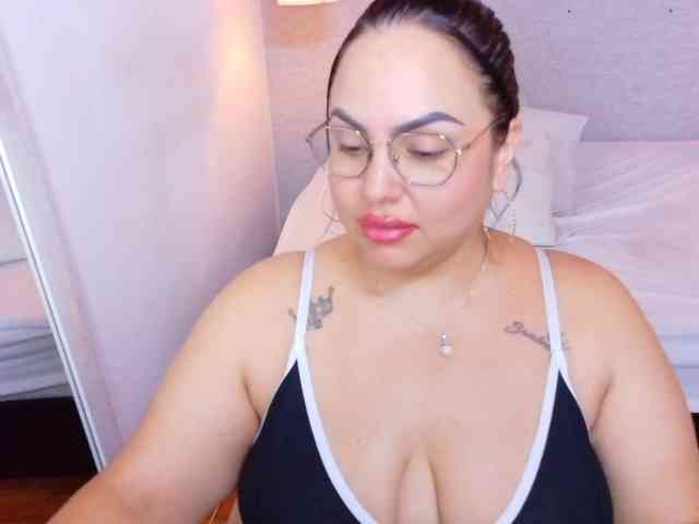 curvy-sexyvalen