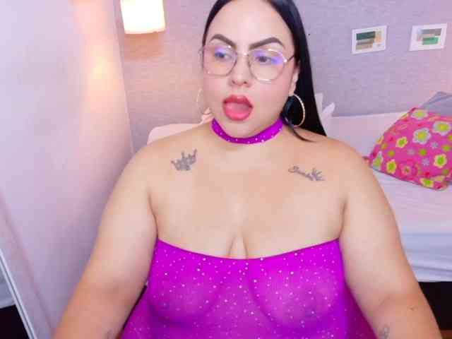 curvy-sexyvalen