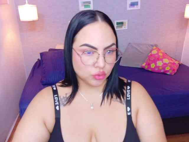 curvy-sexyvalen