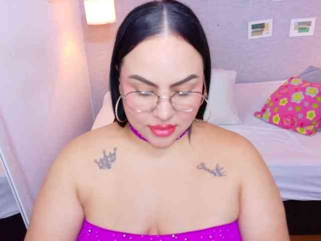 curvy-sexyvalen