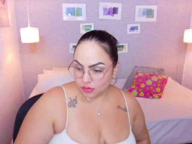 curvy-sexyvalen webcam