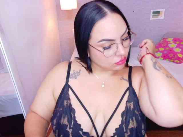 curvy-sexyvalen