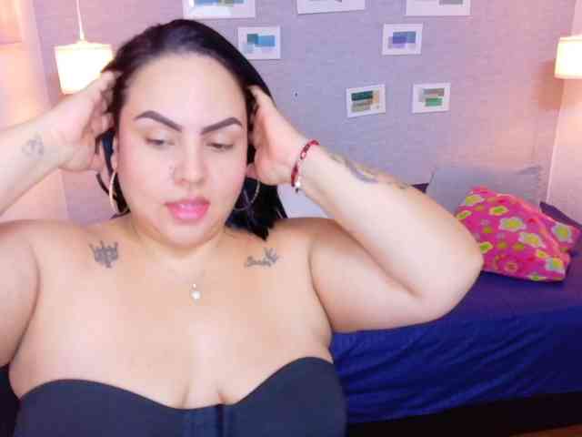 curvy-sexyvalen