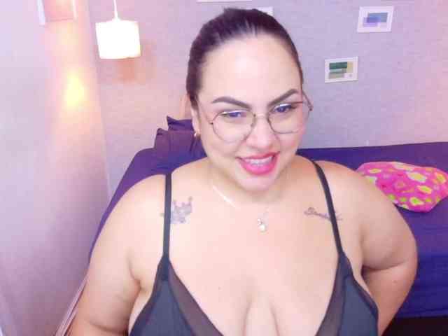 curvy-sexyvalen's live room