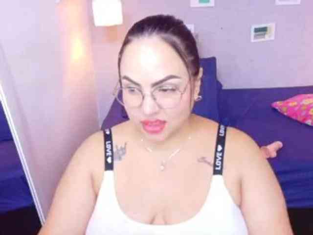 curvy-sexyvalen