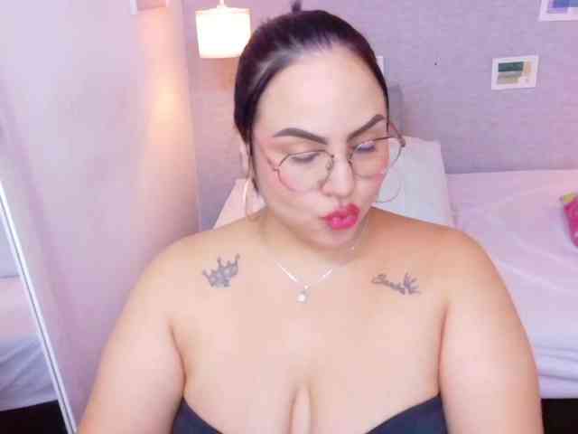 curvy-sexyvalen webcam