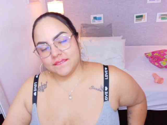 curvy-sexyvalen