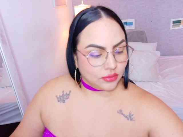 curvy-sexyvalen