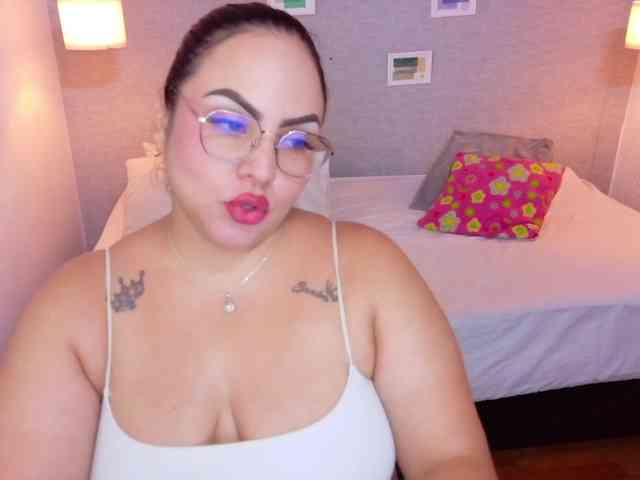 curvy-sexyvalen webcam
