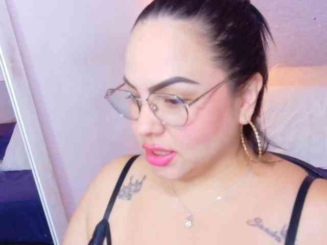 curvy-sexyvalen