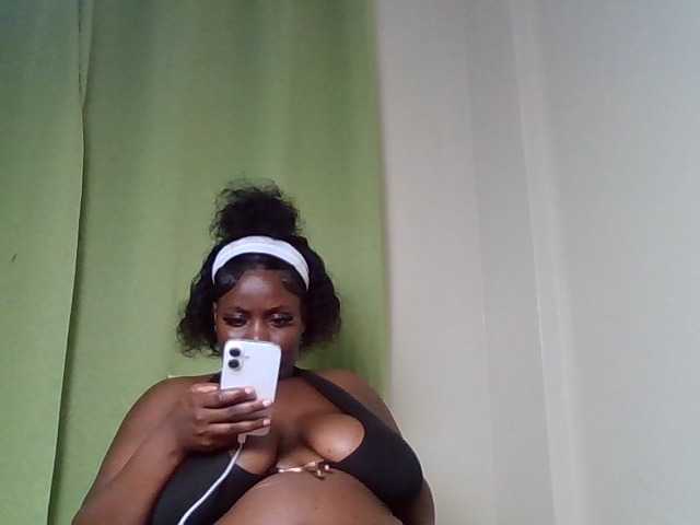 Wildebony1 live cam on BongaCams