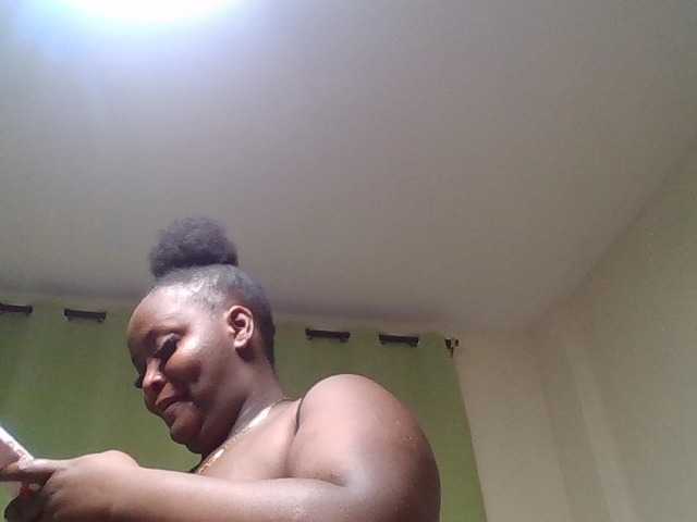 Wildebony1 live cam on BongaCams