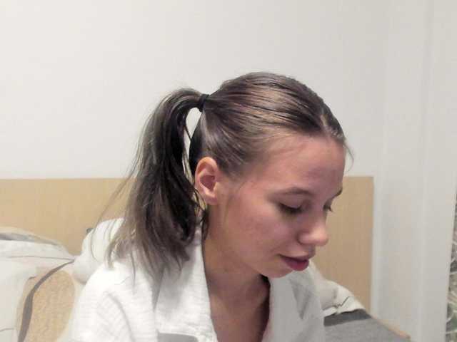 EmmaPetite live cam on BongaCams