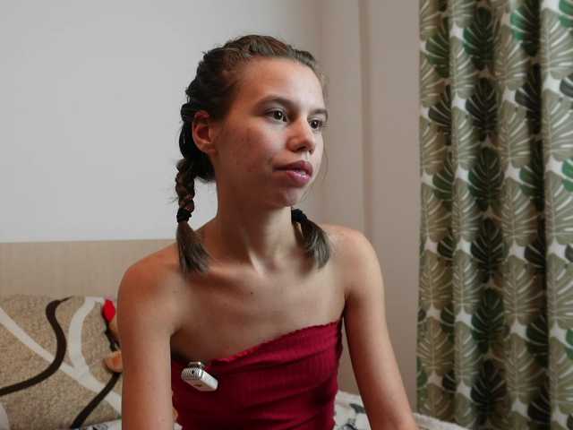 EmmaPetite live cam on BongaCams