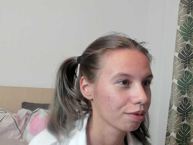 EmmaPetite live cam on BongaCams